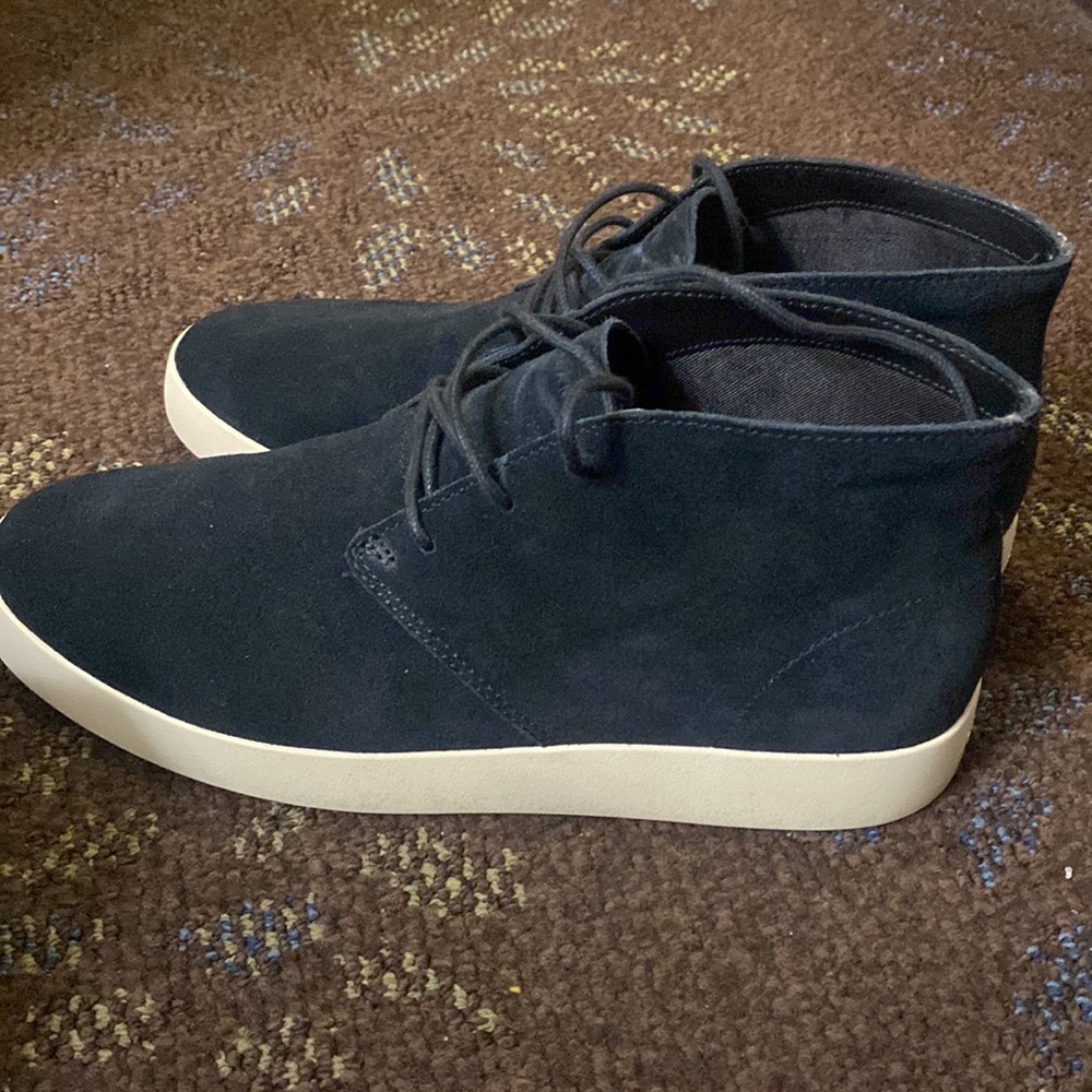 Everlane Chukka boats size 8